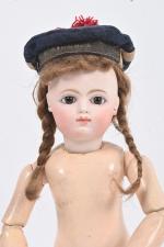 Petite poupée François Gaultier, 
tête en biscuit pressé marquée en...