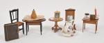 CInq pièces de mobilier miniatures en bois
dont trois guéridons (H....