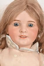 Deux poupées tête porcelaine accidentée :
une rare S.F.B.J moule 250,...