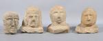 Ensemble de quatre têtes sculptées
en pierre calcaire figurant des visages...