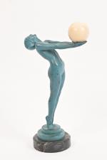 Max LE VERRIER (1891-1973)
Danseuse au ballon d'onyx
Statuette en régule à...