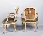 Paire fauteuils cabriolets 
en bois mouluré et sculpté laqué blanc....