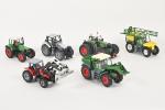 5 tracteurs agricoles et remorque échelle 1/32ème dont principalement Fendt....