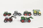 5 tracteurs agricoles et remorque échelle 1/32ème dont principalement Fendt....