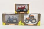 Universal Hobbies, Country collection, 2 tracteurs échelle 1/32 en métal,...