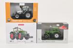 3 tracteurs agricoles, échelle 1:32, en boite, (petites usures) :
1006...