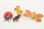 Quatre animaux mécaniques, 
en tôle lithographiée : caneton, papillon et...