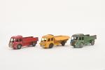 CIJ, trois petits camions en tôle peinte, 
l. 16,5 cm,...