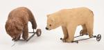 Deux ours sur roulettes (34 cm) :
l'un en toile de...