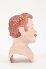 Tête buste d'homme moustachu,
chevelure modelée marron, création américaine vers 1975...
