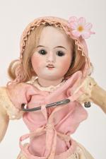 Petite poupée tête porcelaine S.F.B.J
moule 60, taille 10/0, yeux noirs...
