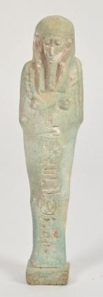 Égypte
Oushebti en faïence égyptienne (fritte) avec inscriptions hiéroglyphiques sur une...