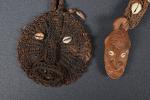 IATMUL, Papouasie-Nouvelle-Guinée.
-Masque amulette en bois, les yeux incrustés de coquille...