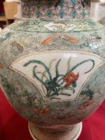 CHINE - XIXe siècle
Paire de potiches balustres en porcelaine émaillée...