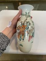 CHINE - Fin XIXe siècle
Vase de forme balustre en porcelaine...