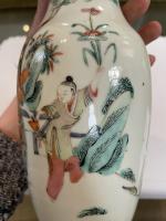 CHINE - Fin XIXe siècle
Vase de forme balustre en porcelaine...