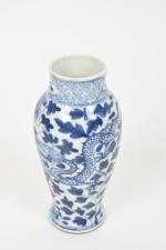 CHINE - Fin XIXe siècle
Petit vase de forme balustre en...