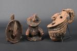KWOMA-NUKUMA, Monts Washkuk, Papouasie-Nouvelle-Guinée.
Trois poteries utilisées lors des rites accompagnant...