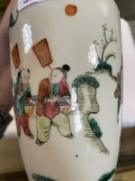 CHINE - Début XXe siècle
Vase en porcelaine à décor émaillé...