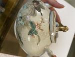 CHINE - Début XXe siècle
Verseuse en porcelaine à décor émaillée...