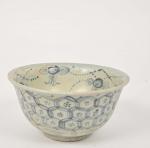 CHINE - XXe siècle
Bol en porcelaine craquelée à décor en...