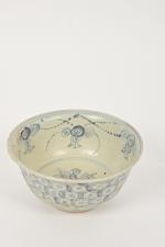 CHINE - XXe siècle
Bol en porcelaine craquelée à décor en...