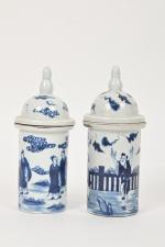 CHINE - XXe siècle
Paire de vases cylindriques couverts en porcelaine...