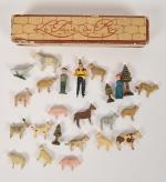 Nuremberg, petits sujets en bois :
dix-huit animaux, deux personnages et...
