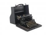 National B Machine à écrire, modèle 3 (c. 1918), dans...