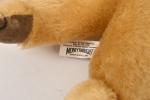 Deux ours en peluche moderne,
l'un peluche miel Merrythought (39 cm),...