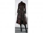 Christian Dior Robe manteau en soierie damassée vieux rose à...