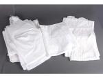 Sept chemises brodées en coton blanc, certaines avec incrustations de...