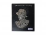 Buste commémoratif du Feldmarschal Von Blomberg, représenté en buste casqué...