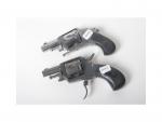 Lot de deux revolvers calibre 320 dont Hammerless et nickelé....