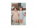 Deux poupées tête carton dont une Jumeau avec étiquette, habits...