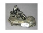 Encrier en métal à décor de militaire sur sa moto,...