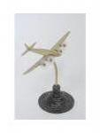 Maquette d'avion quadrimoteur en bronze sur socle en métal. Larg....