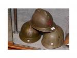 Trois casques seconde guerre mondiale : 1US et deux français.