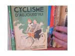 Carton de livres sur le thème du vélo,