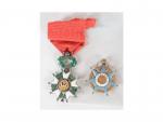 Deux médailles émaillées : Légion d'Honneur, Médaille du travail.