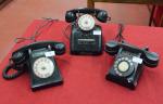 Trois téléphones mobiles
