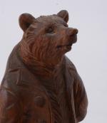 Au musée
Sujet en bois sculpté figurant un ours devant un...