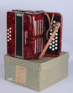 Troudadour, accordéon d'enfant.
H. 26 cm. En boîte.