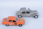 Deux voitures à friction :
Citroën 11BL grise Elicor et Renault...