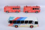 Joustra, deux camions de pompiers
"Service secours" et un bus International.