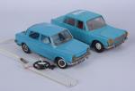 Joustra, deux Simca en plastique bleu,
une filoguidée mécanique et une...