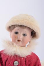 Petite poupée allemande
tête porcelaine Armand Marseille 390, bouche ouverte, yeux...