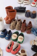 Important lot de chaussures, sandales et bottes.
en cuir, toile ou...
