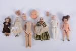 Six petites poupées tête porcelaine
différents modèle et état (13 à...