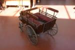 Beau chariot pour enfant
sur roues en bois cerclées fer, deux...